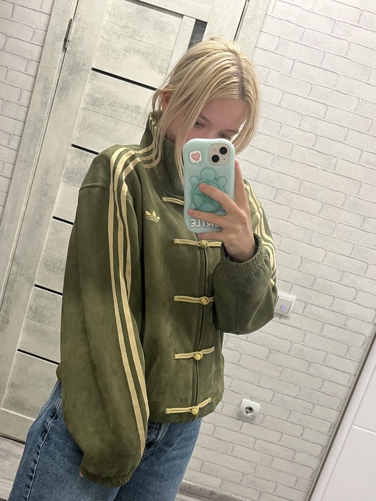 Relaxed boxy fit silhouette of the Suspended Clothing military green utility streetwear jacket